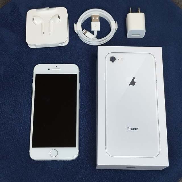 iPhone8 シルバー　64GB