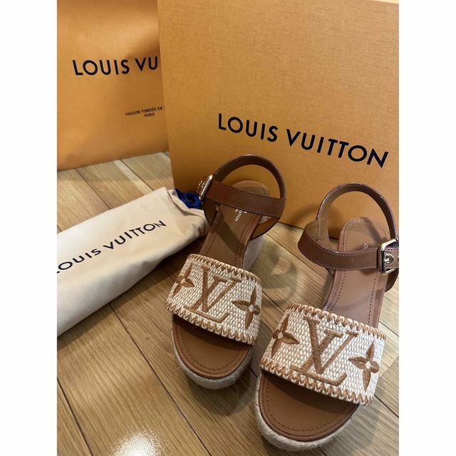 LOUIS VUITTON(ルイヴィトン)のルイヴィトン　ウェッジソールサンダル レディースの靴/シューズ(サンダル)の商品写真