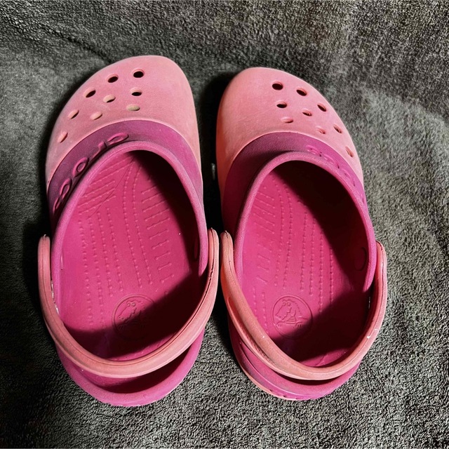 crocs(クロックス)のクロックス サンダル C10 17.5cm crocs クロックスキッズレッド キッズ/ベビー/マタニティのキッズ靴/シューズ(15cm~)(サンダル)の商品写真