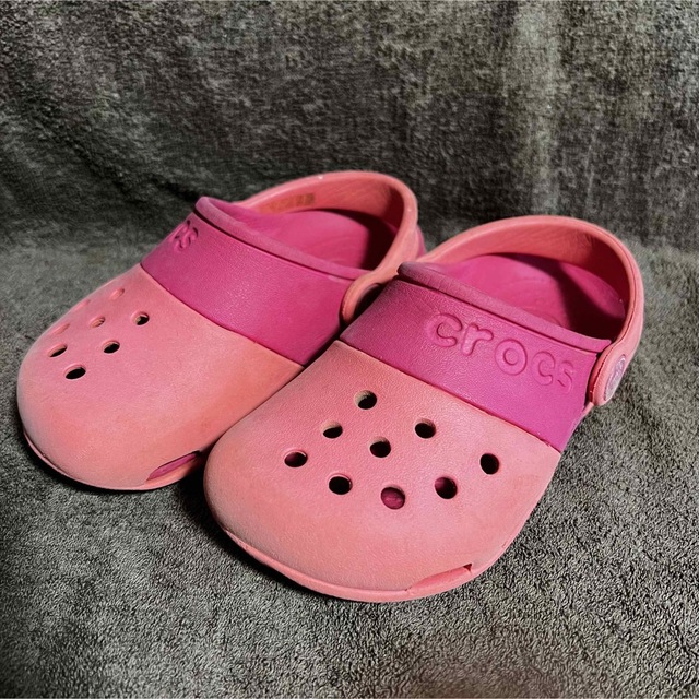 crocs(クロックス)のクロックス サンダル C10 17.5cm crocs クロックスキッズレッド キッズ/ベビー/マタニティのキッズ靴/シューズ(15cm~)(サンダル)の商品写真