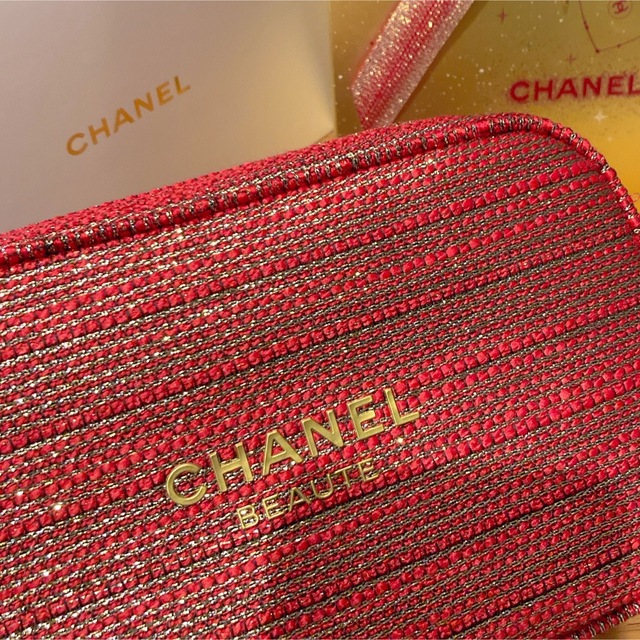 CHANEL(シャネル)の新品シャネル ノベルティ ポーチ CHANEL 2022 ホリデー クリスマス レディースのファッション小物(ポーチ)の商品写真