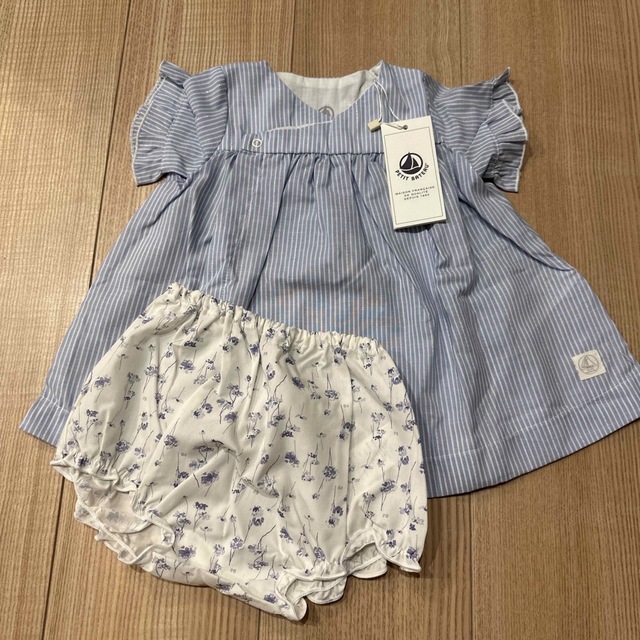 PETIT BATEAU(プチバトー)の新品　プチバトー　チュニック&ブルマセット キッズ/ベビー/マタニティのベビー服(~85cm)(シャツ/カットソー)の商品写真