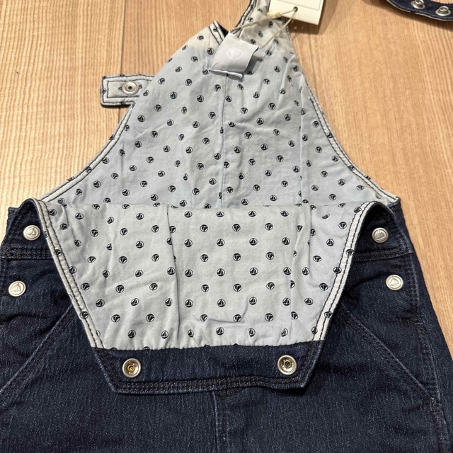 PETIT BATEAU(プチバトー)の新品　プチバトー　ストレッチデニムサロペット キッズ/ベビー/マタニティのベビー服(~85cm)(カバーオール)の商品写真