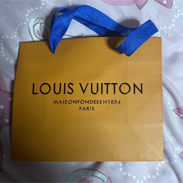 LOUIS VUITTON(ルイヴィトン)のルイヴィトン　スマホケース　ベルト　空き箱　ショッパー　紙袋　ショッピングバッグ レディースのバッグ(ショップ袋)の商品写真