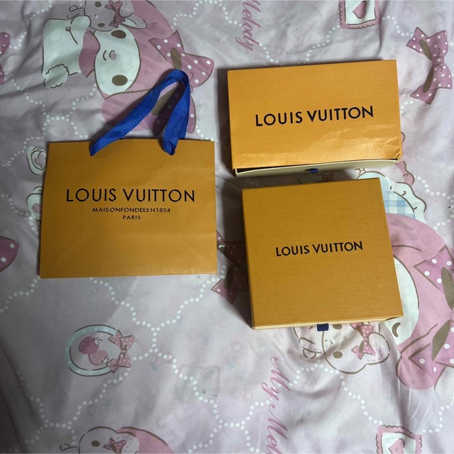 LOUIS VUITTON(ルイヴィトン)のルイヴィトン　スマホケース　ベルト　空き箱　ショッパー　紙袋　ショッピングバッグ レディースのバッグ(ショップ袋)の商品写真