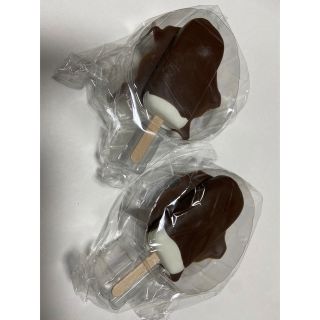 ニッシンショクヒン(日清食品)のカップヌードル 溶けたアイスのフタどめフィギュア 2個セット①(ノベルティグッズ)