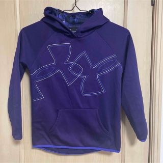 アンダーアーマー(UNDER ARMOUR)のアンダーアーマー   140サイズ　パーカー　紫色(Tシャツ/カットソー)