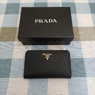 PRADA - 年末セール❥新品♡プラダ  二つ折り財布❥小銭入れ　さいふ　黒