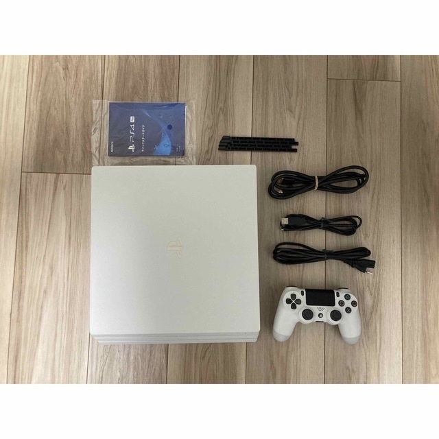 PlayStation4(プレイステーション4)の【セット】PlayStation4 Pro 1TB CUH-7200BB02 エンタメ/ホビーのゲームソフト/ゲーム機本体(家庭用ゲーム機本体)の商品写真