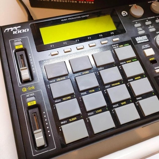 AKAI　サンプラー　箱付　送料込　MPC1000BK-N サンプリングマシン 楽器のDTM/DAW(その他)の商品写真