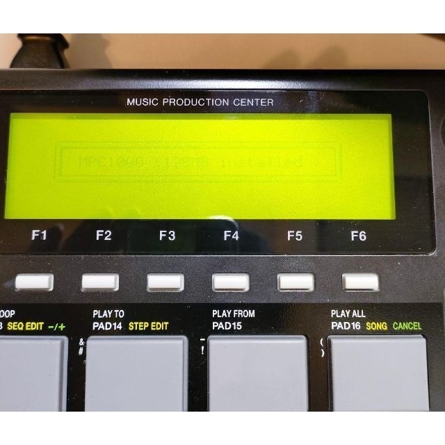 AKAI　サンプラー　箱付　送料込　MPC1000BK-N サンプリングマシン 楽器のDTM/DAW(その他)の商品写真