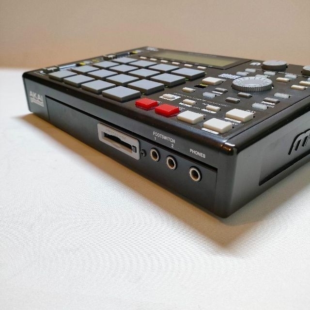 AKAI　サンプラー　箱付　送料込　MPC1000BK-N サンプリングマシン 楽器のDTM/DAW(その他)の商品写真