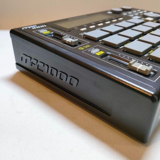 AKAI　サンプラー　箱付　送料込　MPC1000BK-N サンプリングマシン 楽器のDTM/DAW(その他)の商品写真