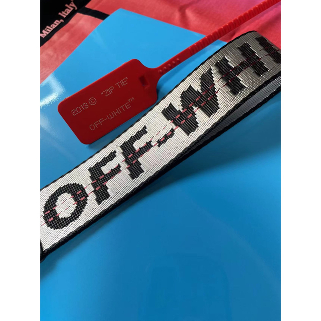 OFF-WHITE(オフホワイト)のOFF-WHITEキーホルダー メンズのファッション小物(キーホルダー)の商品写真