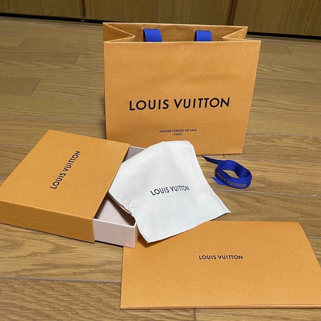 LOUIS VUITTON(ルイヴィトン)のLOUIS VUITTON  BOX   レディースのバッグ(ショップ袋)の商品写真