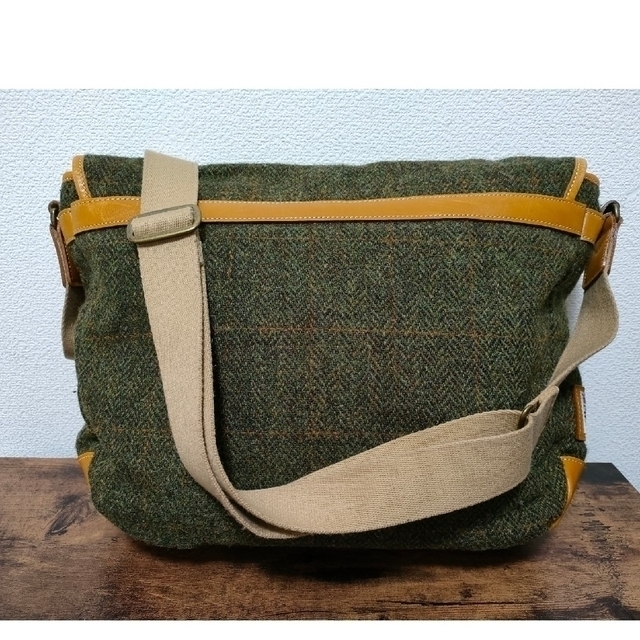 master-piece(マスターピース)のmspc×Harris Tweed カーキ ショルダーバッグ　本革 メンズのバッグ(ショルダーバッグ)の商品写真