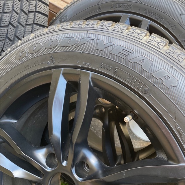 Goodyear(グッドイヤー)のBMW GT（F34）17inchホイル+スタッドレスタイヤ　4本セット 自動車/バイクの自動車(タイヤ・ホイールセット)の商品写真