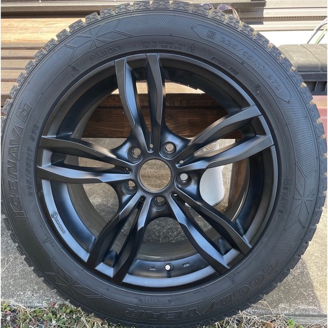 Goodyear(グッドイヤー)のBMW GT（F34）17inchホイル+スタッドレスタイヤ　4本セット 自動車/バイクの自動車(タイヤ・ホイールセット)の商品写真