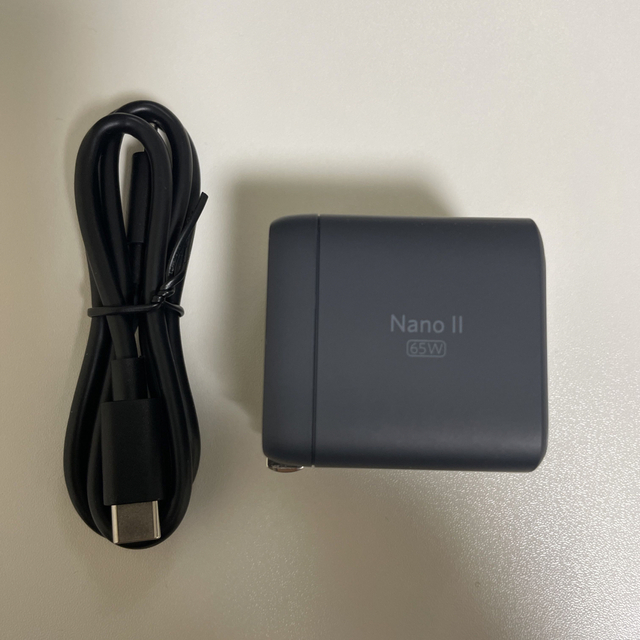 ANKER Nano Ⅱ 65W 美品 充電 Type-C付 スマホ/家電/カメラのスマートフォン/携帯電話(バッテリー/充電器)の商品写真