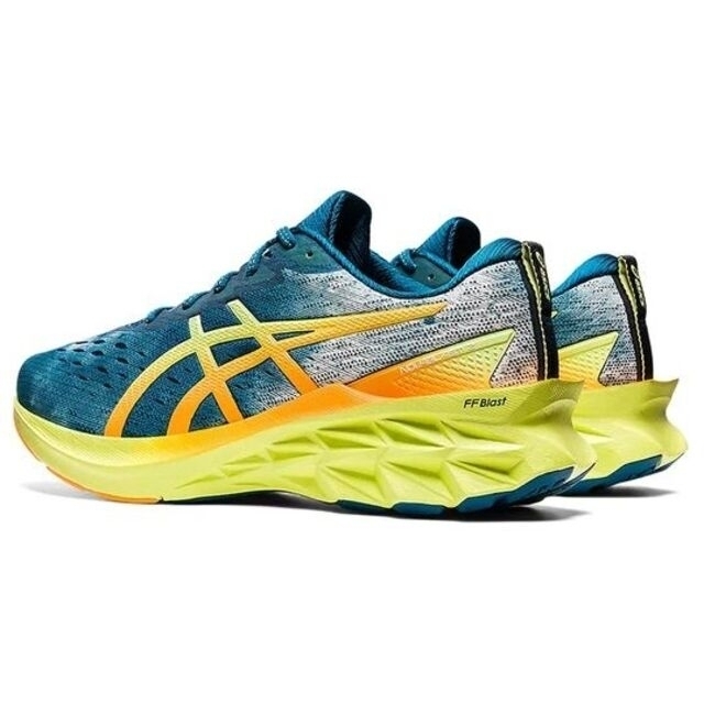 asics(アシックス)の最後新品28.5　NOVABLAST 2　ノヴァブラスト　厚底ソール　クッション スポーツ/アウトドアのランニング(シューズ)の商品写真