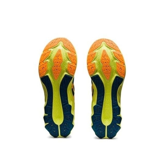 asics(アシックス)の最後新品28.5　NOVABLAST 2　ノヴァブラスト　厚底ソール　クッション スポーツ/アウトドアのランニング(シューズ)の商品写真