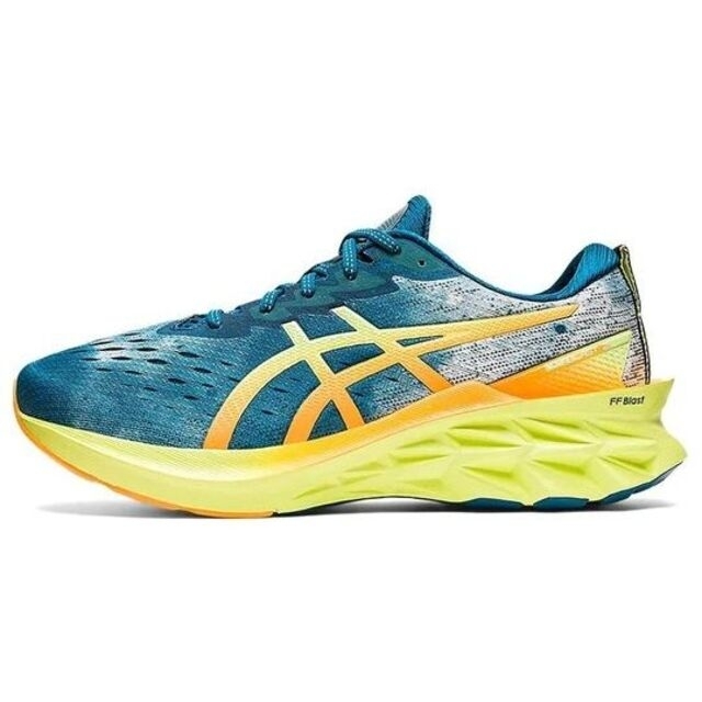 asics(アシックス)の残少新品　26㎝　NOVABLAST 2　ノヴァブラスト　厚底ソール　クッション スポーツ/アウトドアのランニング(シューズ)の商品写真