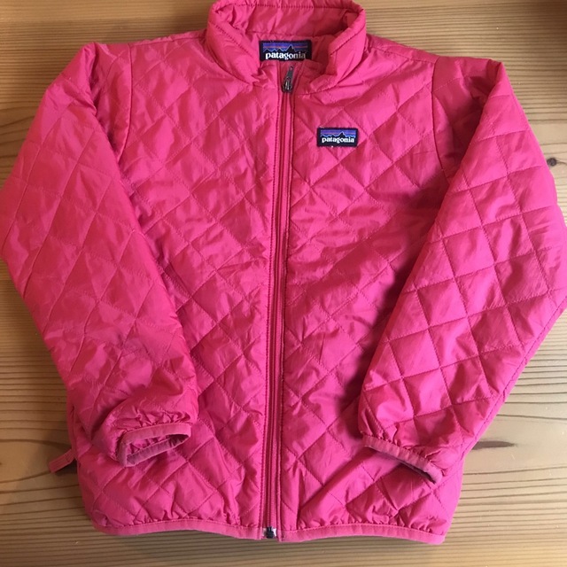 patagonia(パタゴニア)のなお様専用　パタゴニア　キッズ　5T ピンク　ジャケット キッズ/ベビー/マタニティのキッズ服女の子用(90cm~)(ジャケット/上着)の商品写真