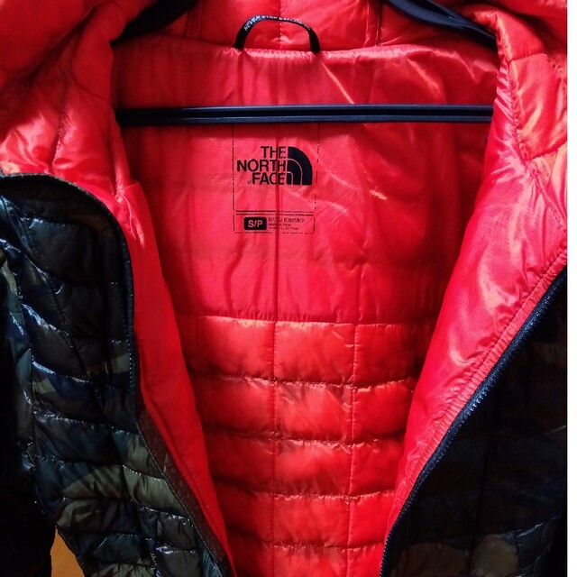 THE NORTH FACE(ザノースフェイス)のノースフェイス サーモボール メンズのジャケット/アウター(マウンテンパーカー)の商品写真