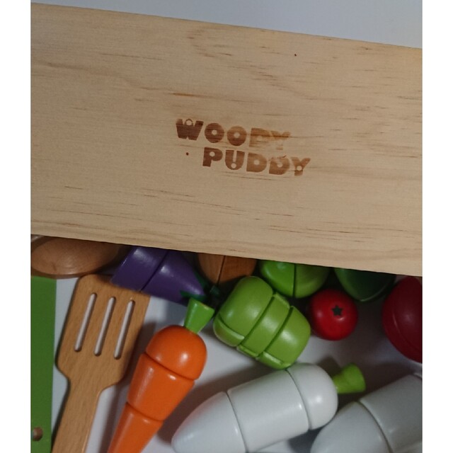 WOODY PUDDY(ウッディプッディ)のりる様専用。[訳あり品]ウッディプッディ 野菜&キッチンツールセット エンタメ/ホビーのおもちゃ/ぬいぐるみ(その他)の商品写真