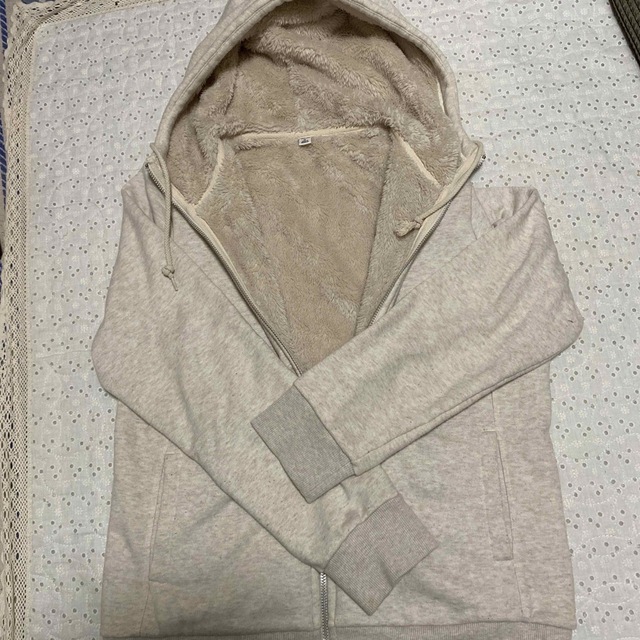 UNIQLO(ユニクロ)の★used★ユニクロ裏ボアスウェットパーカー　XL  ベージュ レディースのトップス(パーカー)の商品写真