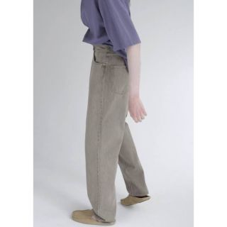 オーラリー(AURALEE)のHARD TWIST FADED BROWN DENIM WIDE PANTS(デニム/ジーンズ)