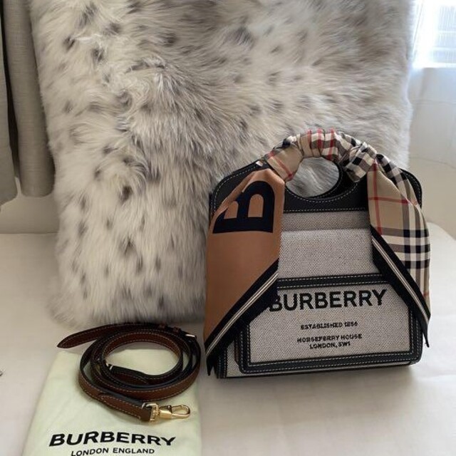 人気 BURBERRY - 極美品*Burberry*ポケットバッグ*バイカラー