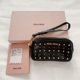 MIU MIU(ポーチ ・ ブラック/黒色系)のフリマアイテム一覧 MIU MIU(ポーチ ・ ブラック/黒色系)のフリマアイテム一覧