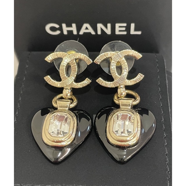 素晴らしい品質 CHANEL - 【シャネル】ココマーク×ハート型ピアス