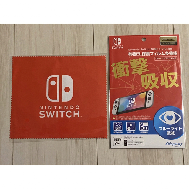 任天堂(ニンテンドウ)のNintendo switch 任天堂　マイクロファイバークロス　保護フィルム付 スマホ/家電/カメラのスマホアクセサリー(保護フィルム)の商品写真