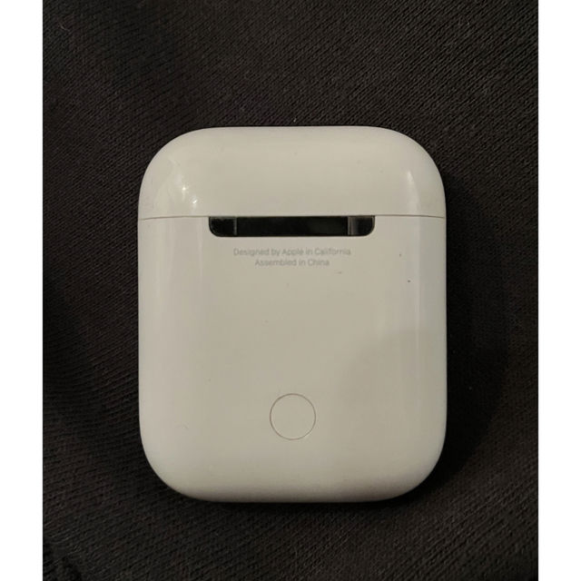 Apple(アップル)のAirPods 第1世代　充電ケース　 スマホ/家電/カメラのオーディオ機器(ヘッドフォン/イヤフォン)の商品写真