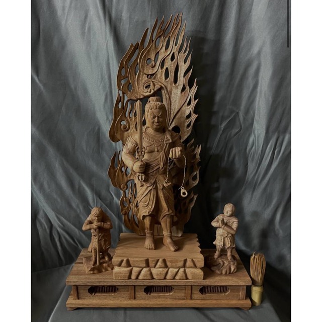 エンタメ/ホビー高57cm 仏教工芸品　総楠製　井波彫刻　極上彫　木彫仏像　不動明王三尊立像