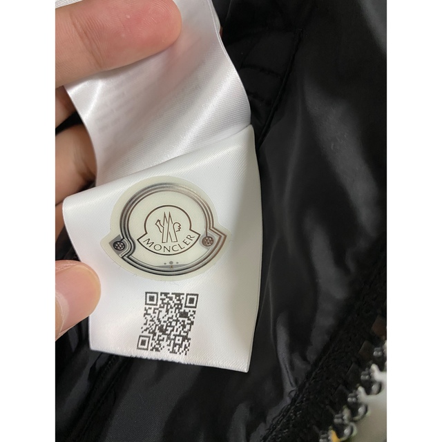 MONCLER(モンクレール)のモンクレール　モンジュネーブル　ブラック メンズのジャケット/アウター(ダウンジャケット)の商品写真