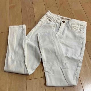 ザラ(ZARA)の【大幅値下げしました！！】【ZARA】白スキニー(スキニーパンツ)