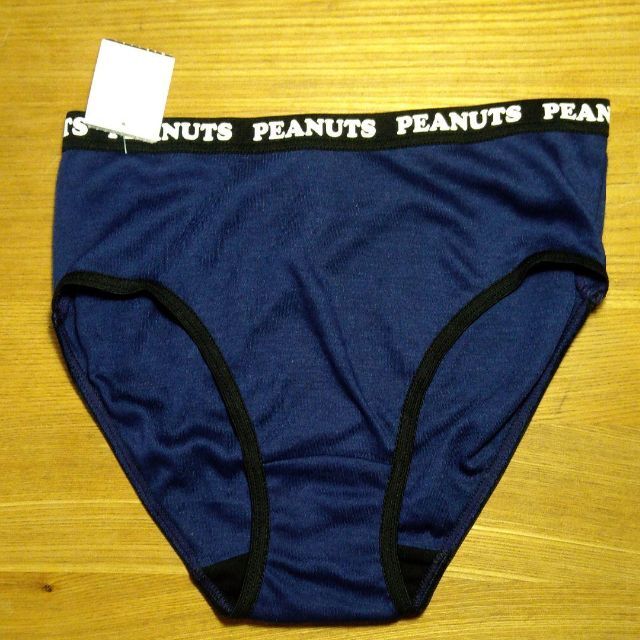 PEANUTS(ピーナッツ)のスヌーピー　ショーツ　Ｍサイズ　三枚セット レディースの下着/アンダーウェア(ショーツ)の商品写真