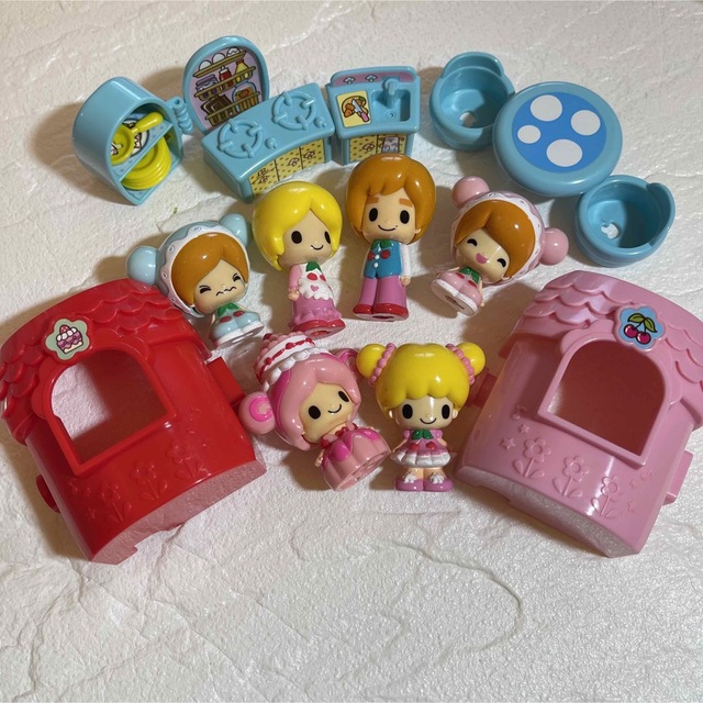 Takara Tomy(タカラトミー)の【美品】こえだちゃん　なかよしファミリー　かさなるおうち　ダイニング エンタメ/ホビーのおもちゃ/ぬいぐるみ(その他)の商品写真