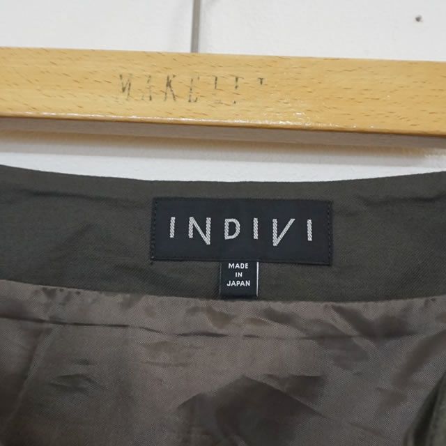INDIVI(インディヴィ)のINDIVI ひざ丈 スカート グリーン 4805610 レディースのスカート(ひざ丈スカート)の商品写真