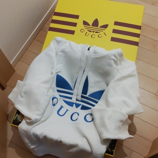 Gucci(グッチ)のGUCCI　adidas　コラボパーカー レディースのトップス(パーカー)の商品写真