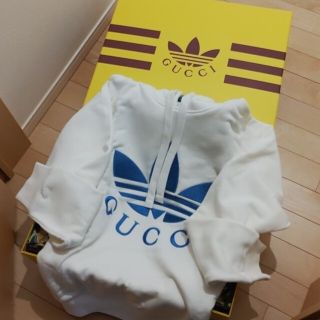 グッチ(Gucci)のGUCCI　adidas　コラボパーカー(パーカー)