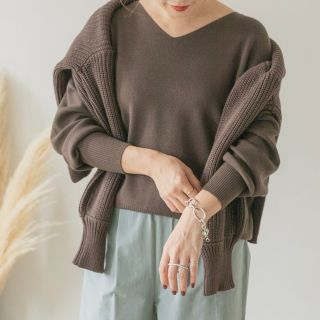 アーバンリサーチ(URBAN RESEARCH)の【新品】アーバンリサーチ♡ベーシックVネックニット(ニット/セーター)