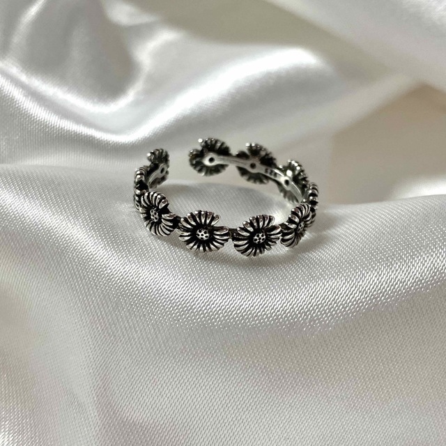 【匿名配送】 フラワー デイジー シルバー リング silver925 メンズのアクセサリー(リング(指輪))の商品写真