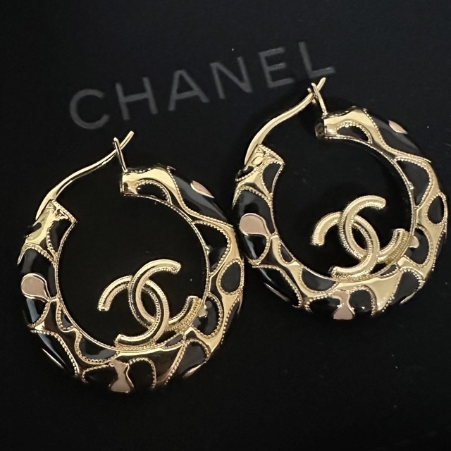 素晴らしい価格 CHANEL - 22Pピアス 【レア品】CHANEL ピアス - www