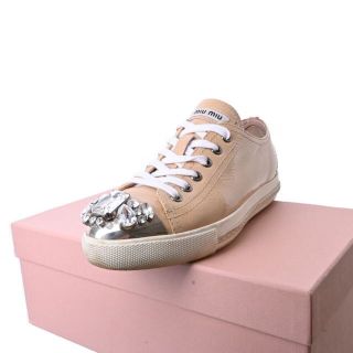 ミュウミュウ(miumiu)のmiu miu スワロフスキー エナメル スニーカー(スニーカー)