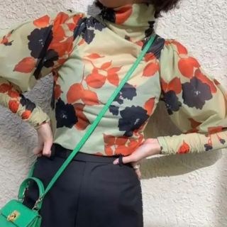 AMERI VINTAGE 花柄シアートップス LIDIA SHEER TOP