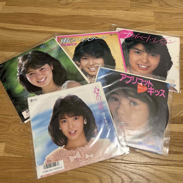 芳本美代子　シングルレコード5枚セット エンタメ/ホビーのCD(ポップス/ロック(邦楽))の商品写真